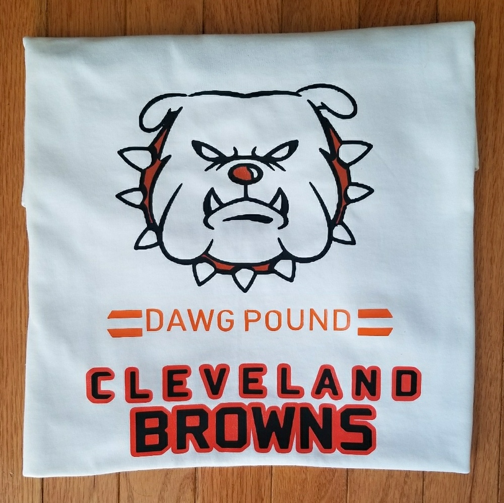 BRAND NEW UNISEX  CLEVELAND BROWNS TEE.